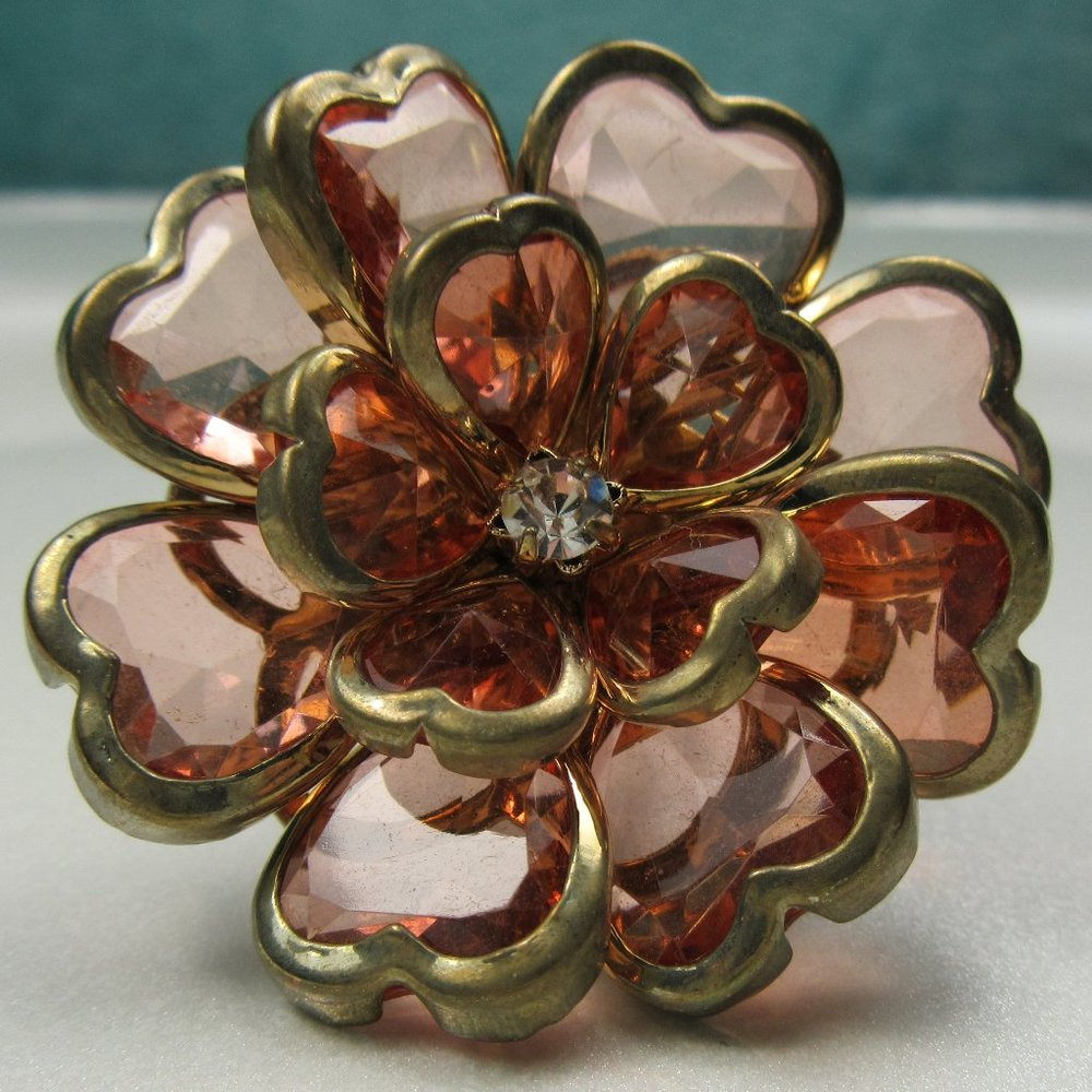 Gold Tone and Resin Flower Ring Size 7